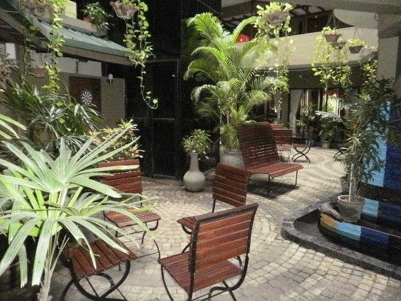 Hotel Janaki Colombo Exterior foto