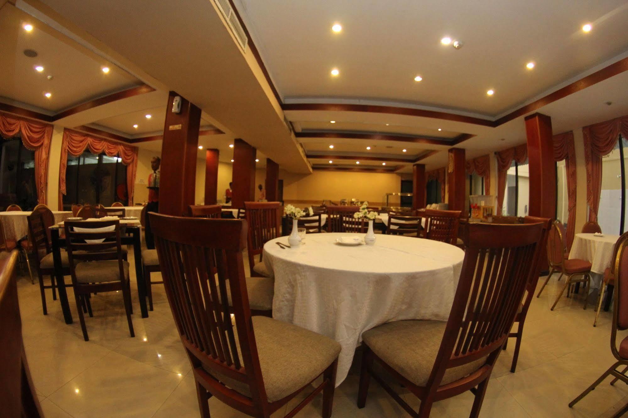 Hotel Janaki Colombo Exterior foto